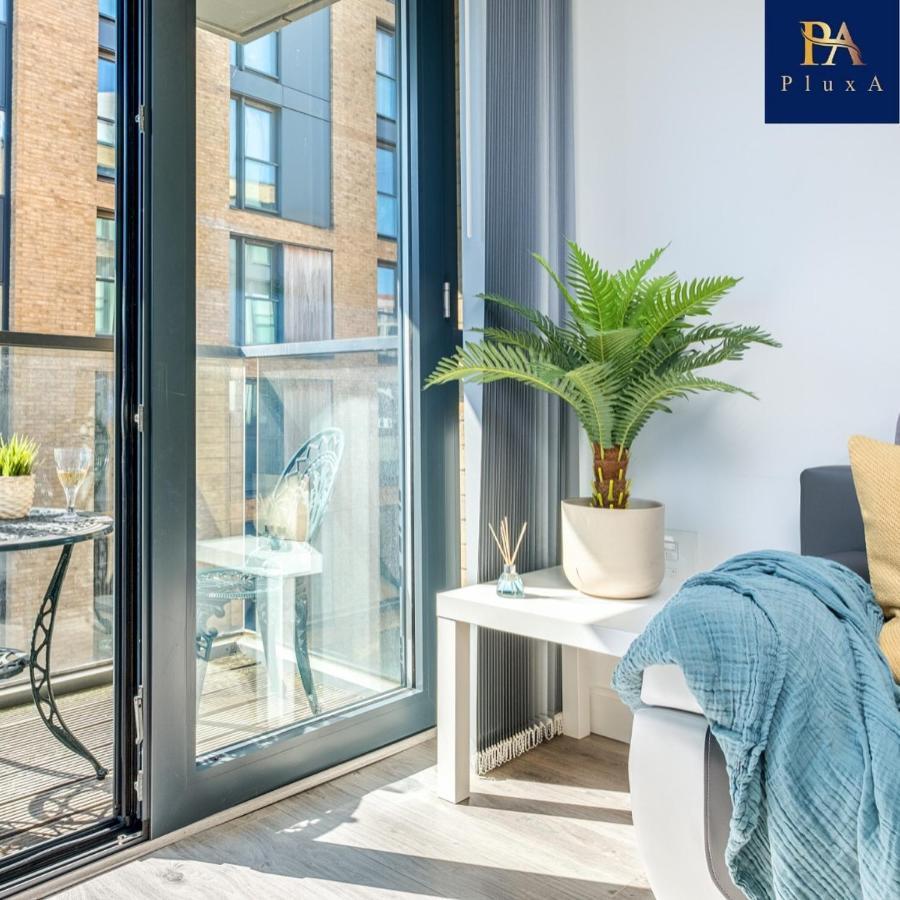 Pluxa Vivid Veranda Beautiful City Centre Apartment With Free Parking Birmingham Exterior photo